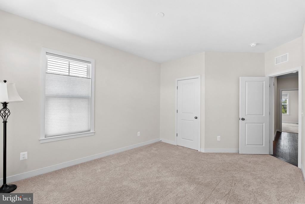 23104 SULLIVANS COVE SQUARE