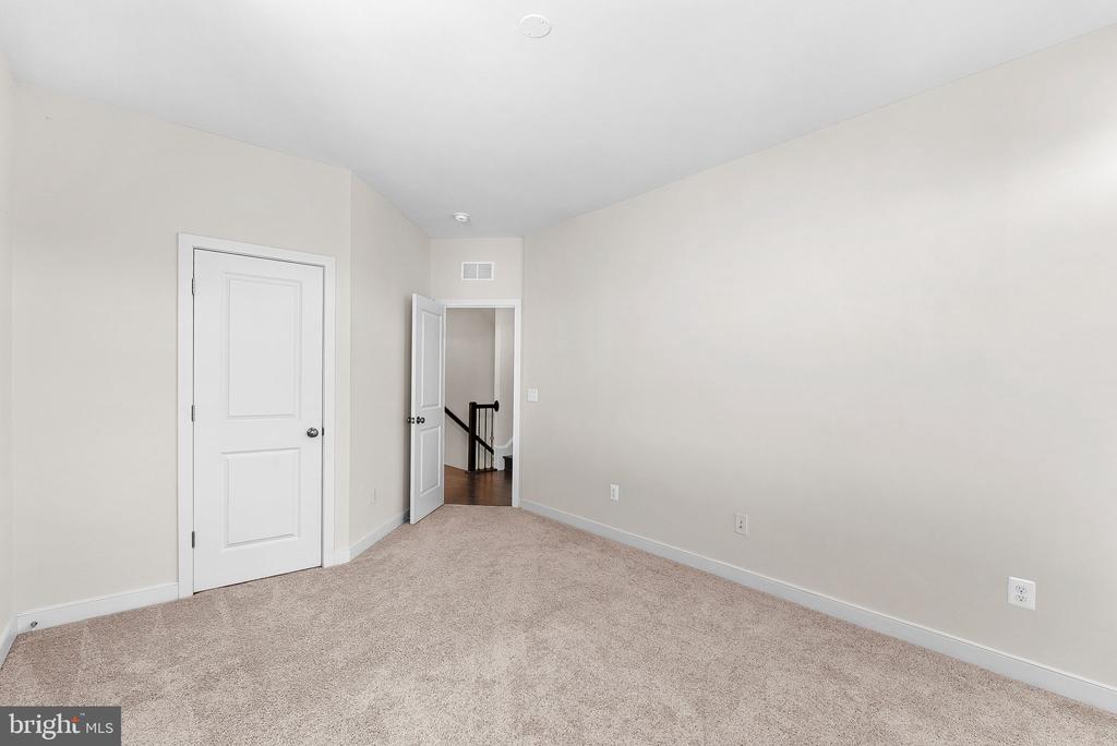 23104 SULLIVANS COVE SQUARE