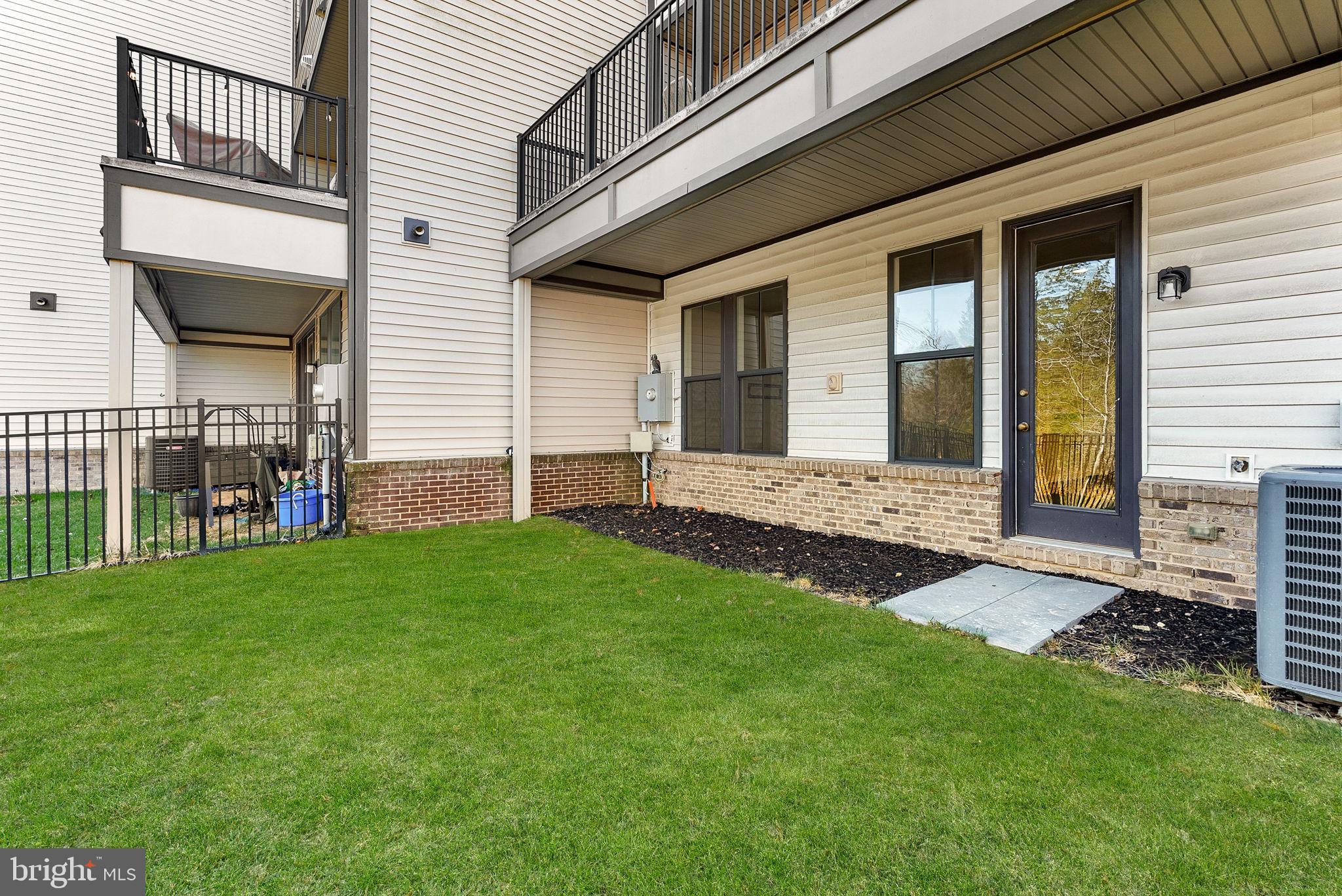 23104 SULLIVANS COVE SQUARE