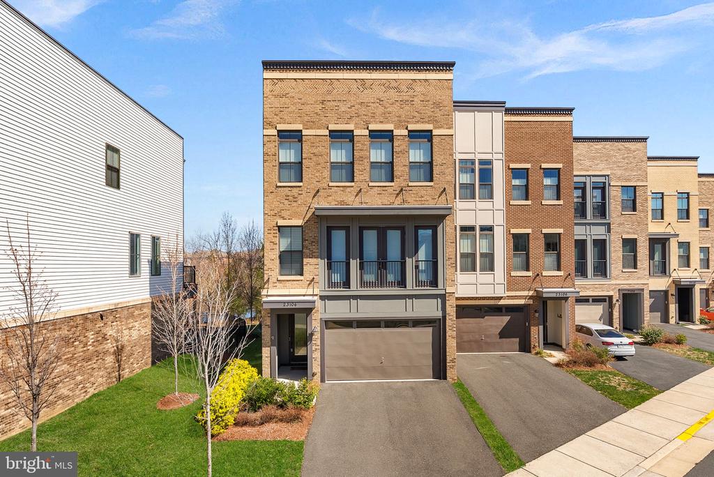 23104 SULLIVANS COVE SQUARE