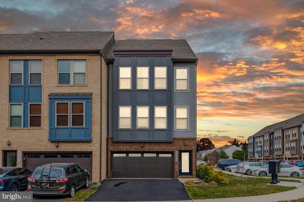 45366 DAVENO SQUARE