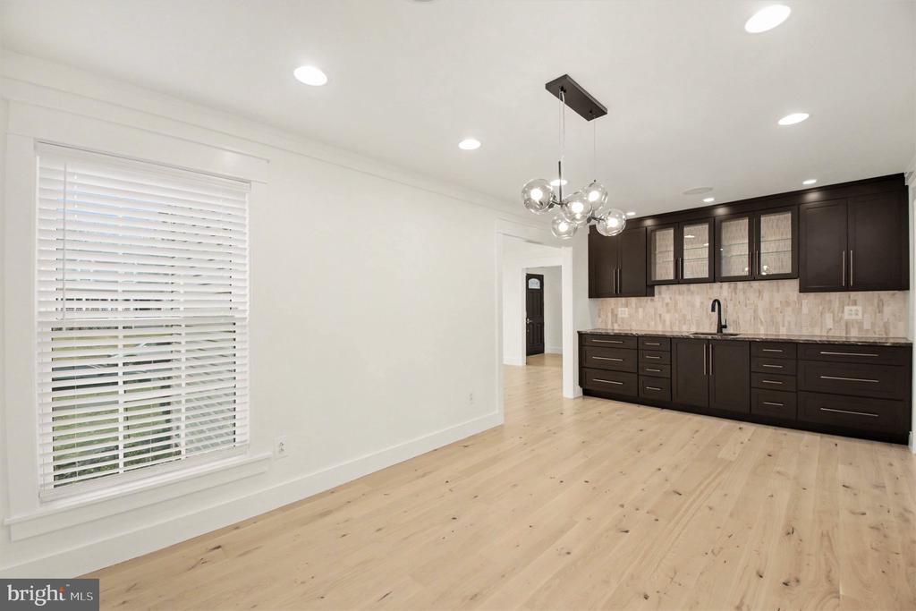 24 LIPSCOMB COURT