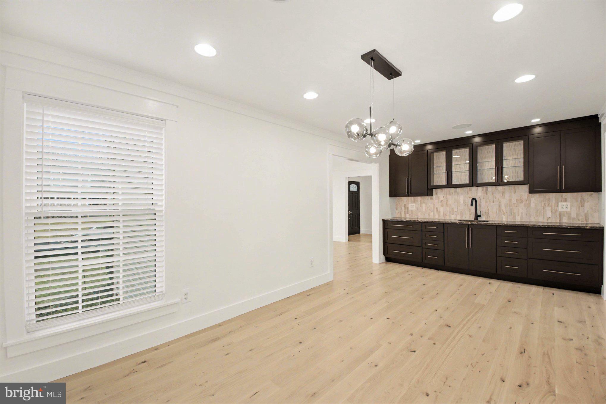 24 LIPSCOMB COURT