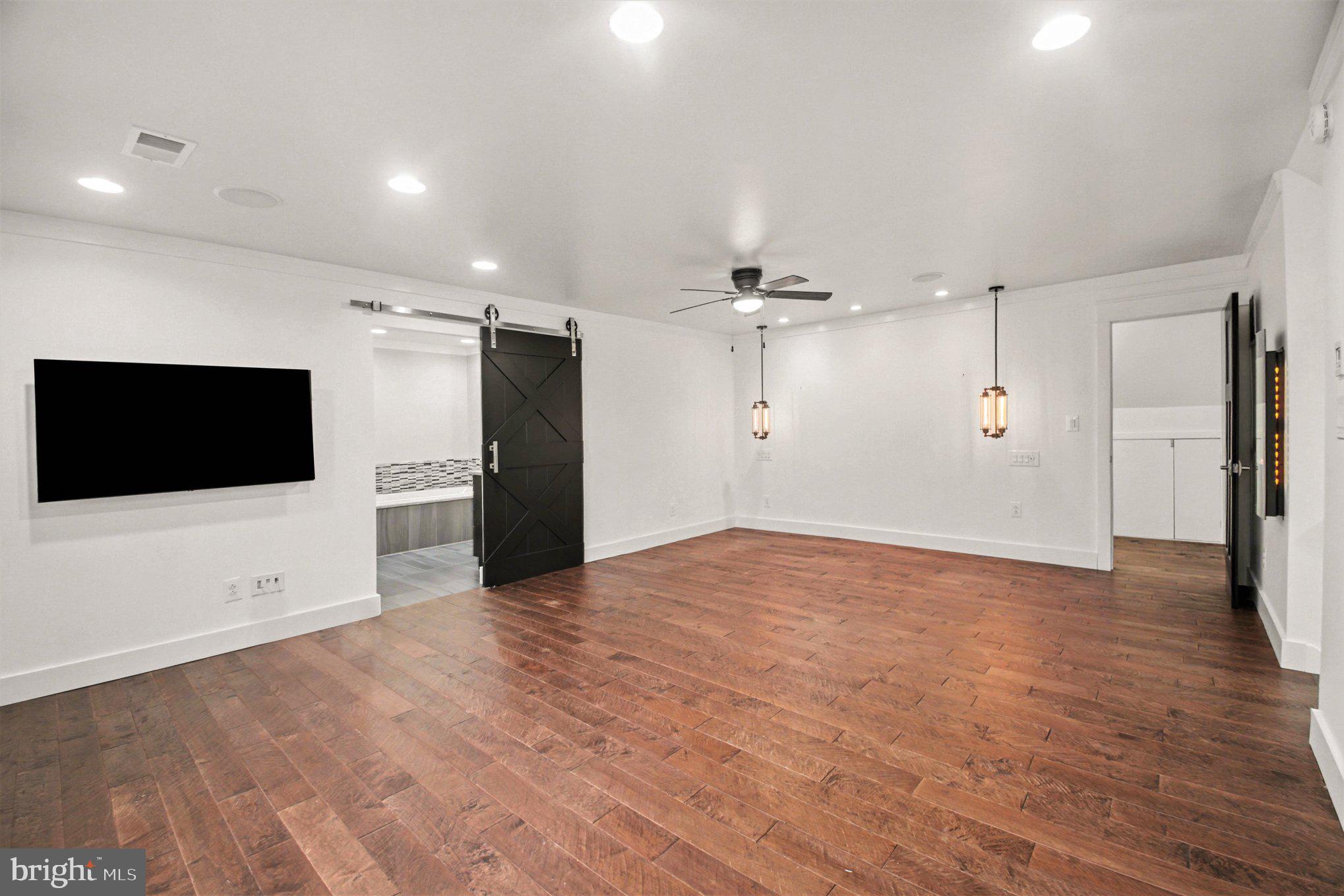 24 LIPSCOMB COURT