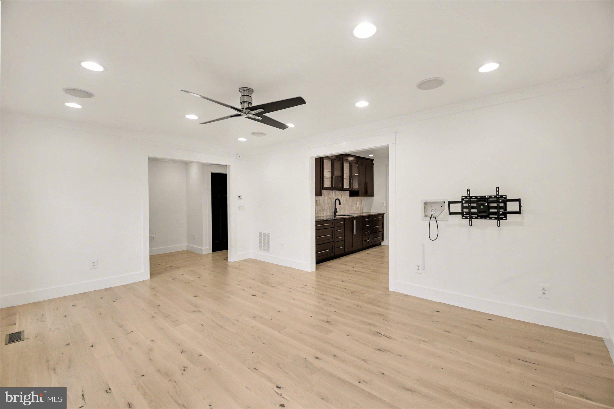 24 LIPSCOMB COURT