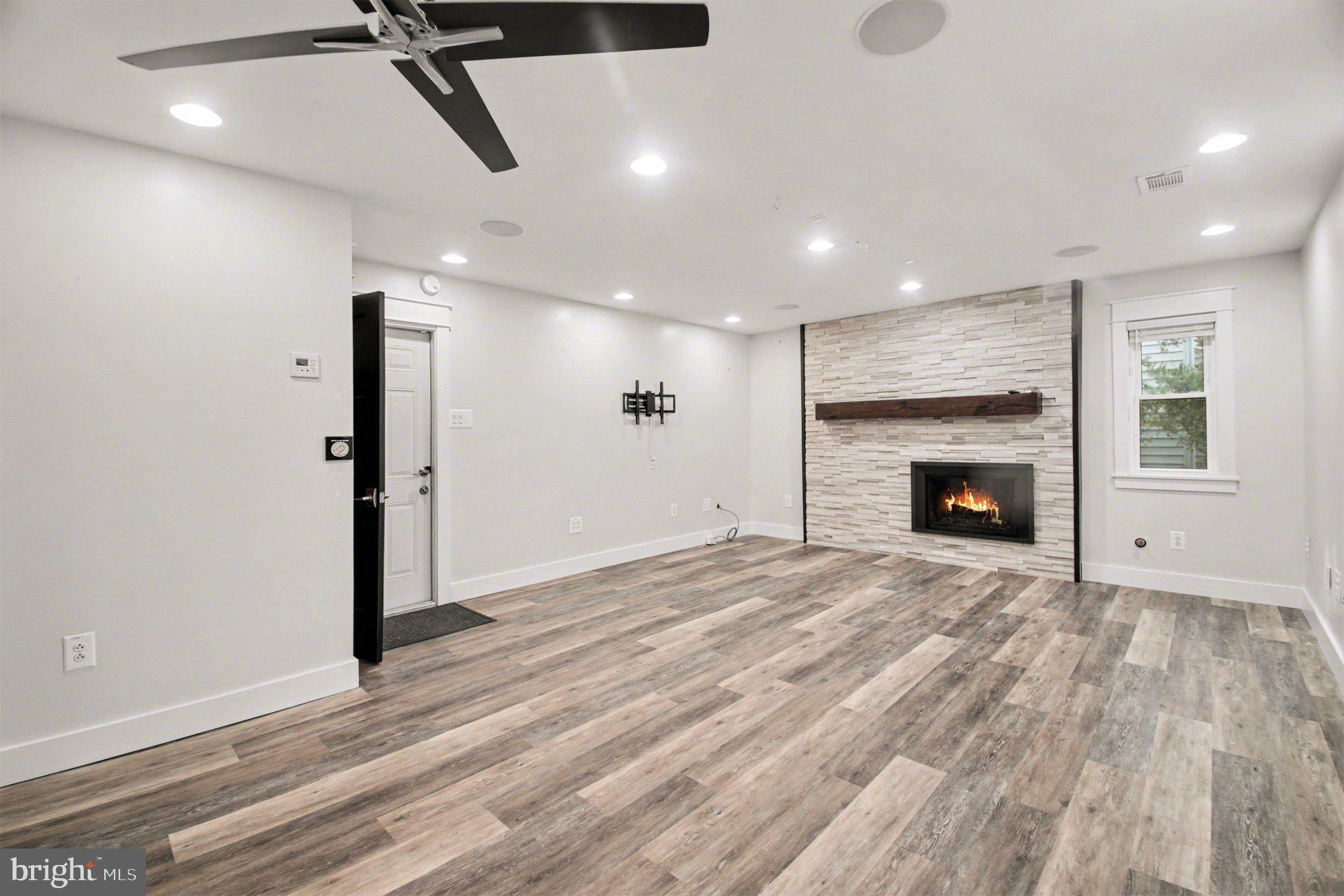 24 LIPSCOMB COURT