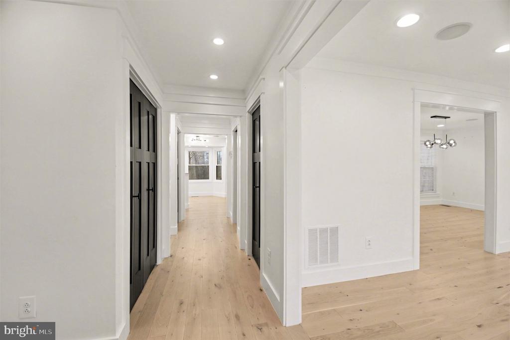 24 LIPSCOMB COURT
