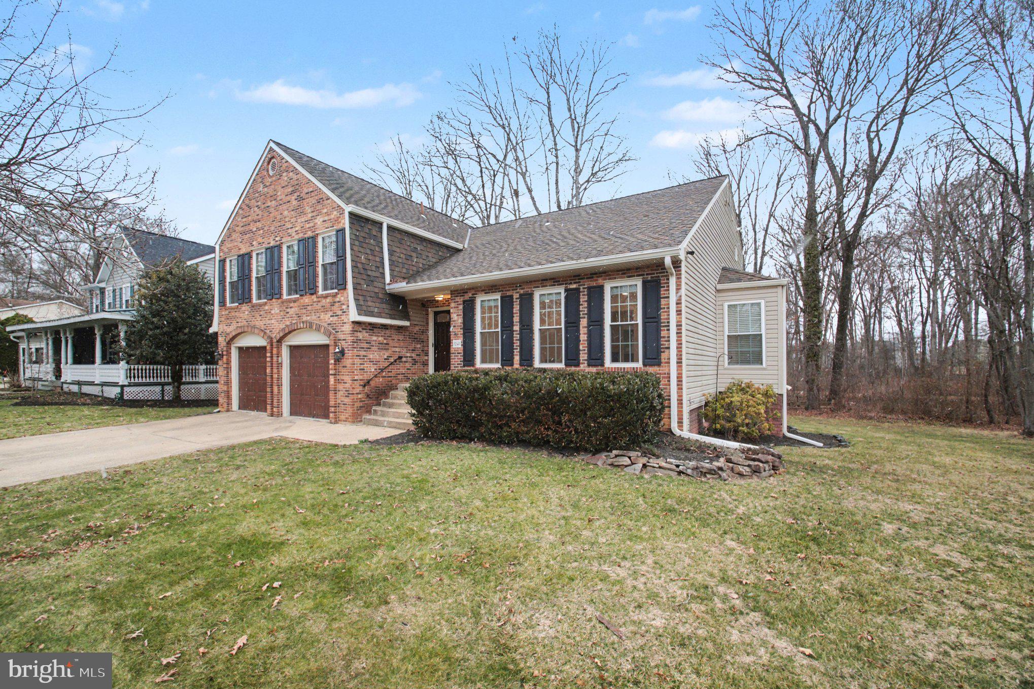 24 LIPSCOMB COURT