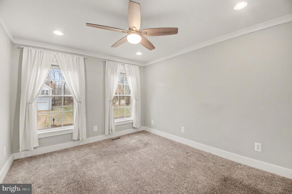 24 LIPSCOMB COURT