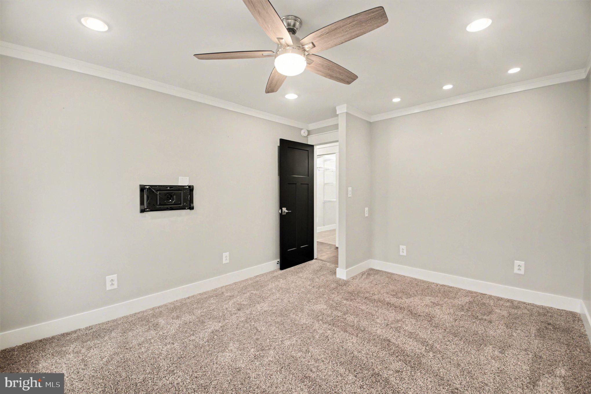 24 LIPSCOMB COURT