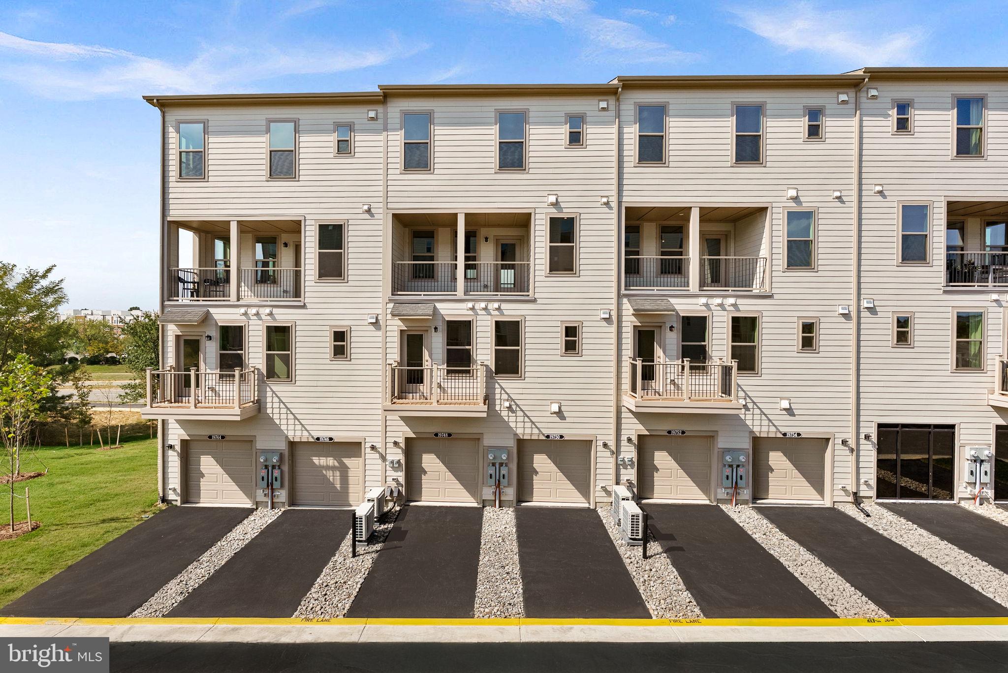 19712 MISTY MOSS SQUARE