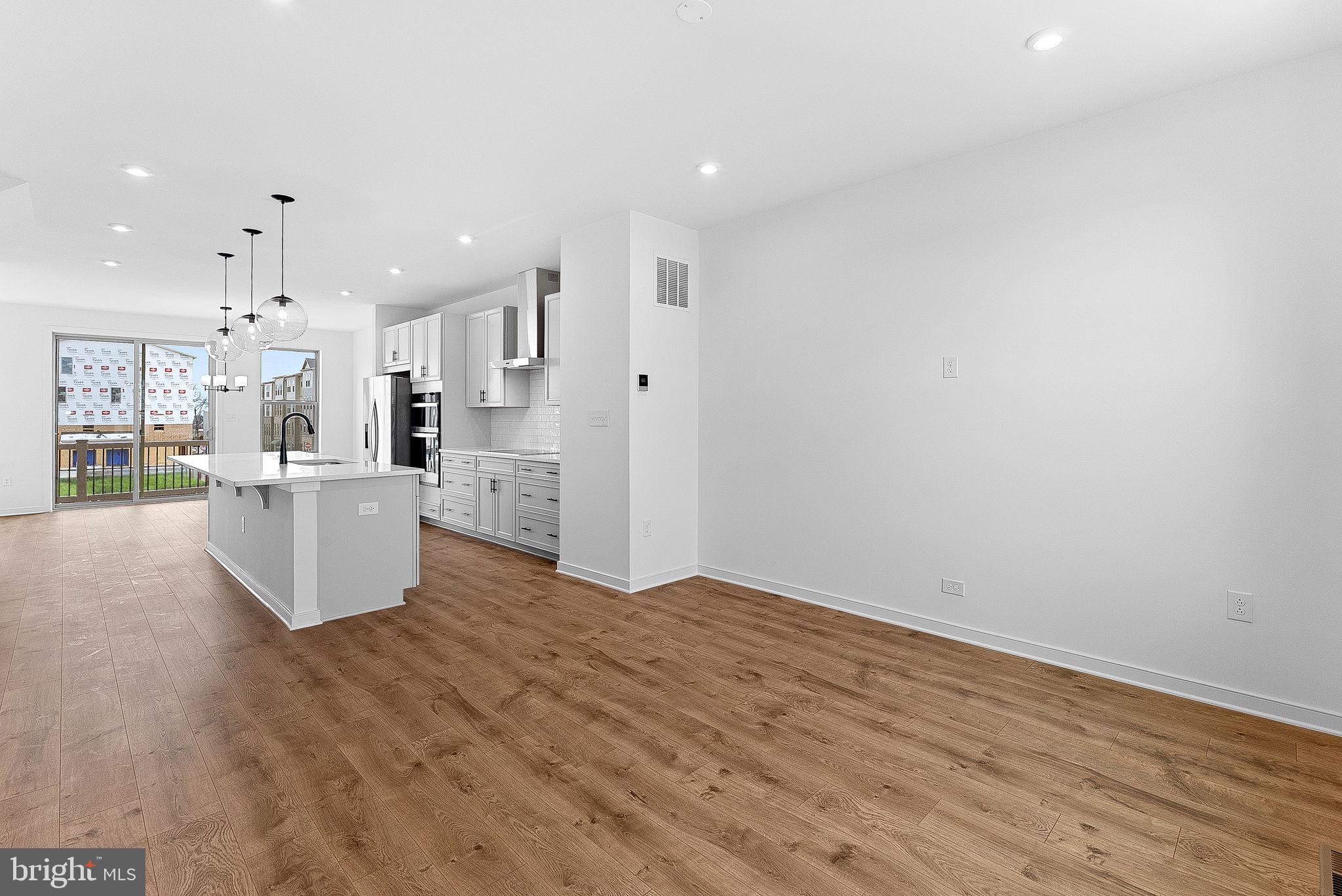 43798 MYSTIC MAROON TERRACE
