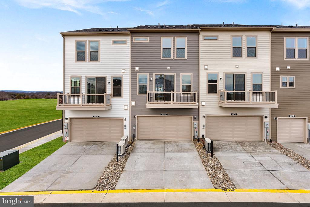 43798 MYSTIC MAROON TERRACE