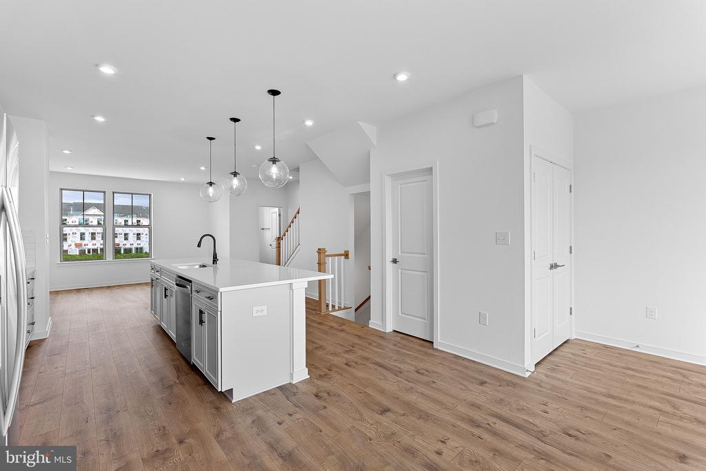43798 MYSTIC MAROON TERRACE