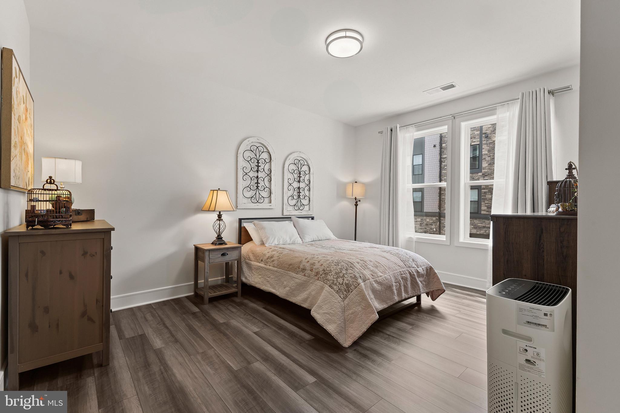 23669 GOLDEN EMBERS SQUARE 204