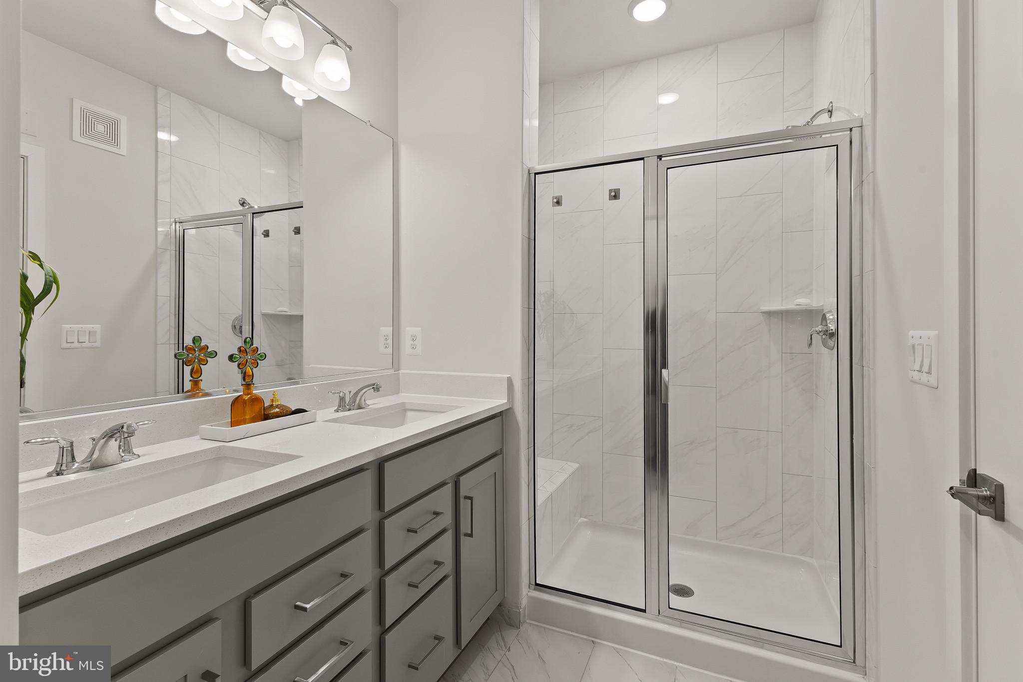 23669 GOLDEN EMBERS SQUARE 204