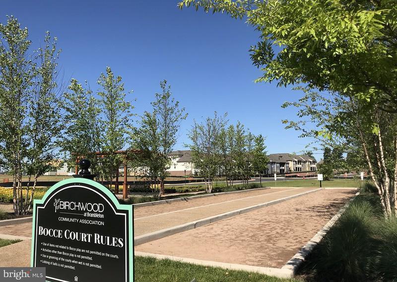 23669 GOLDEN EMBERS SQUARE 204