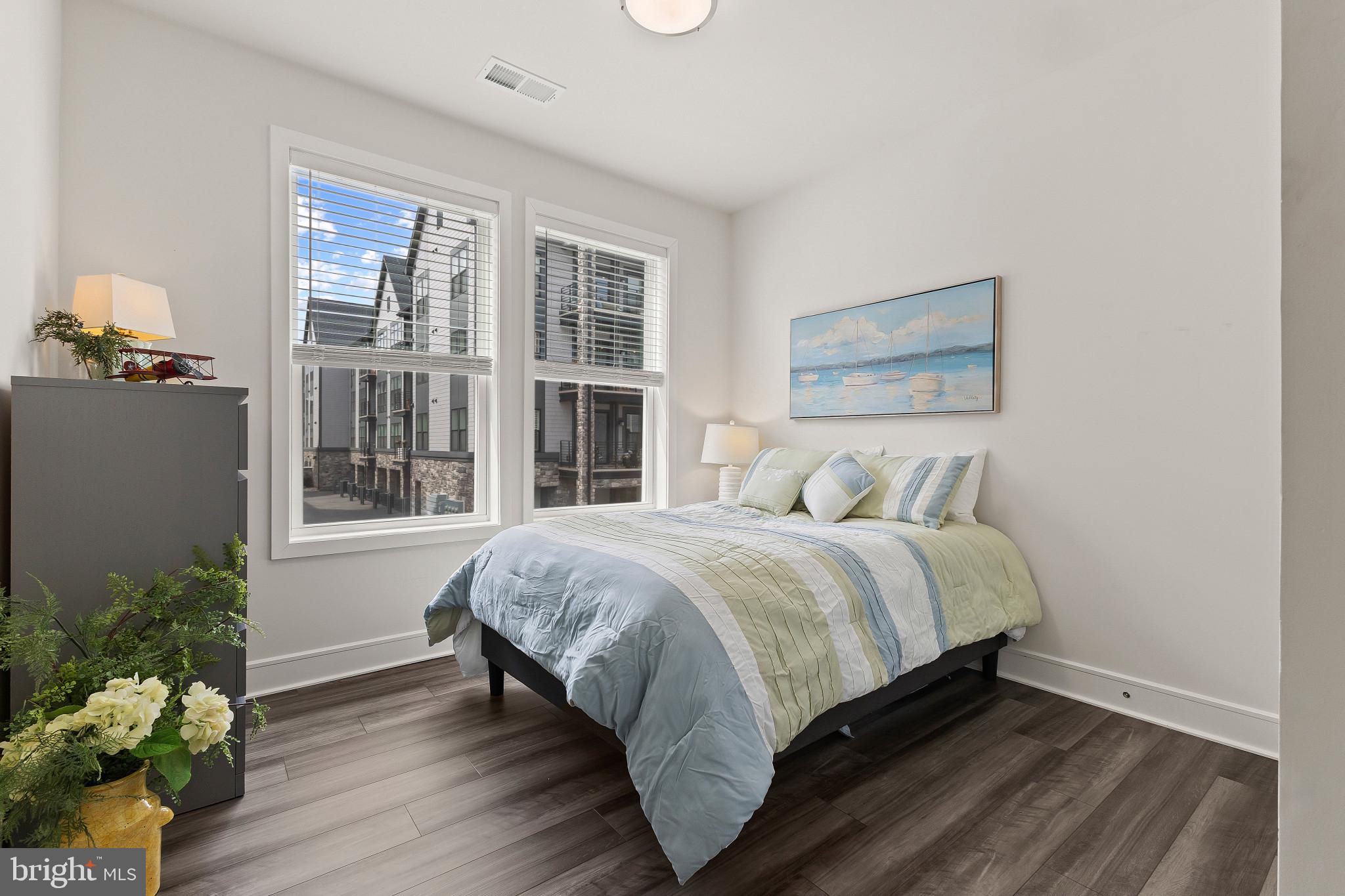 23669 GOLDEN EMBERS SQUARE 204