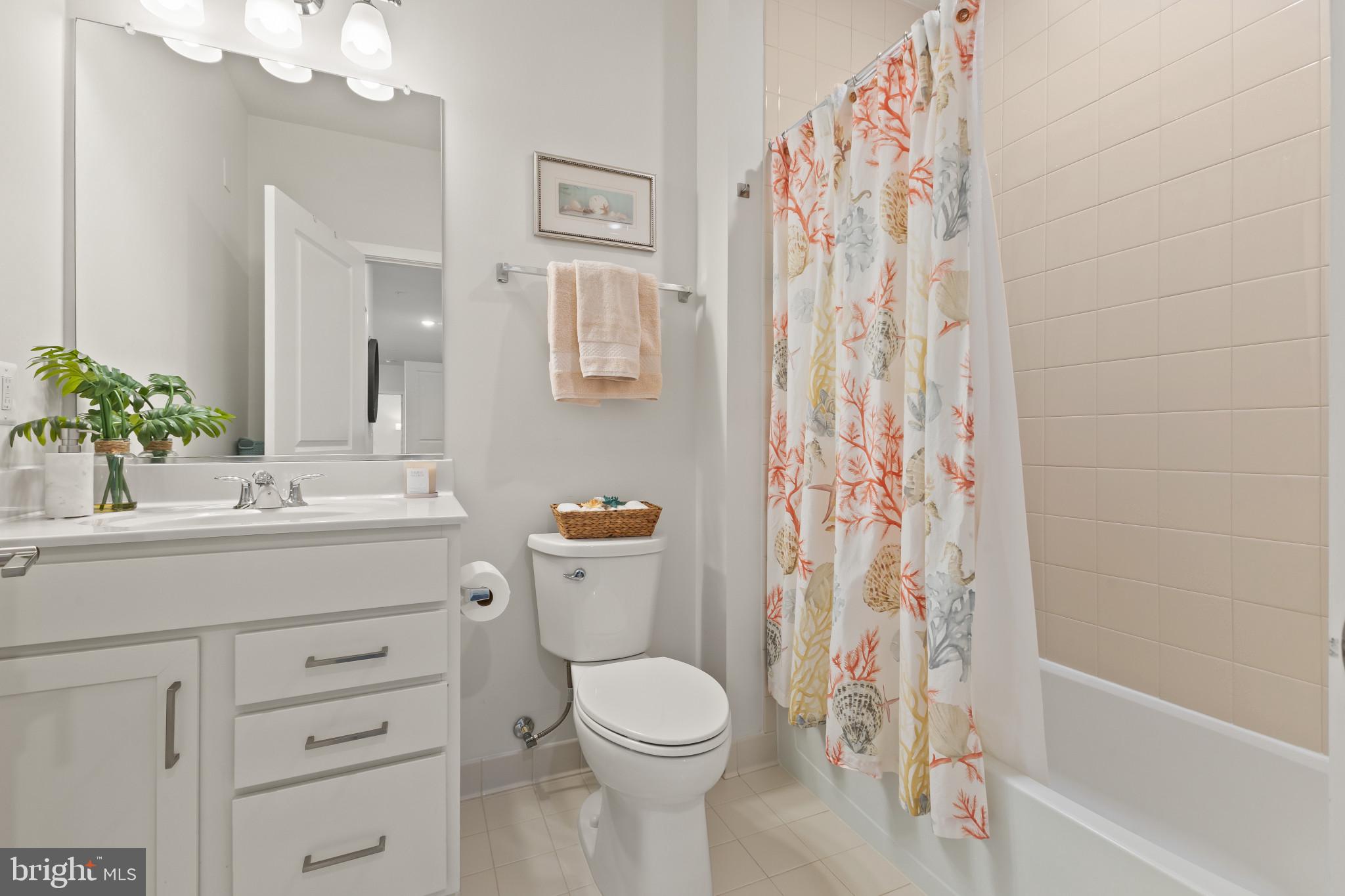 23669 GOLDEN EMBERS SQUARE 204