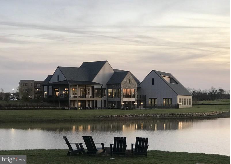 23669 GOLDEN EMBERS SQUARE 204