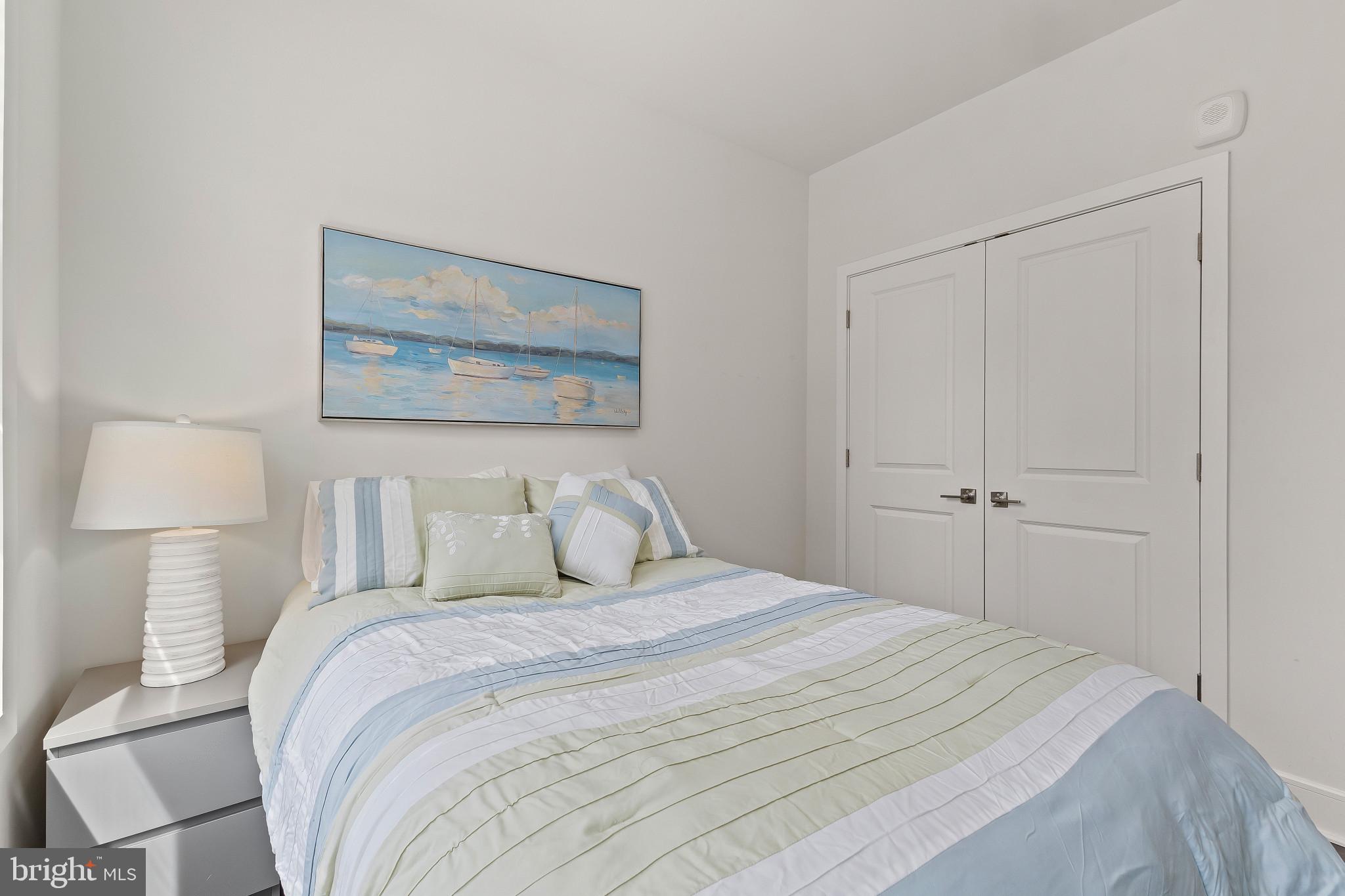 23669 GOLDEN EMBERS SQUARE 204