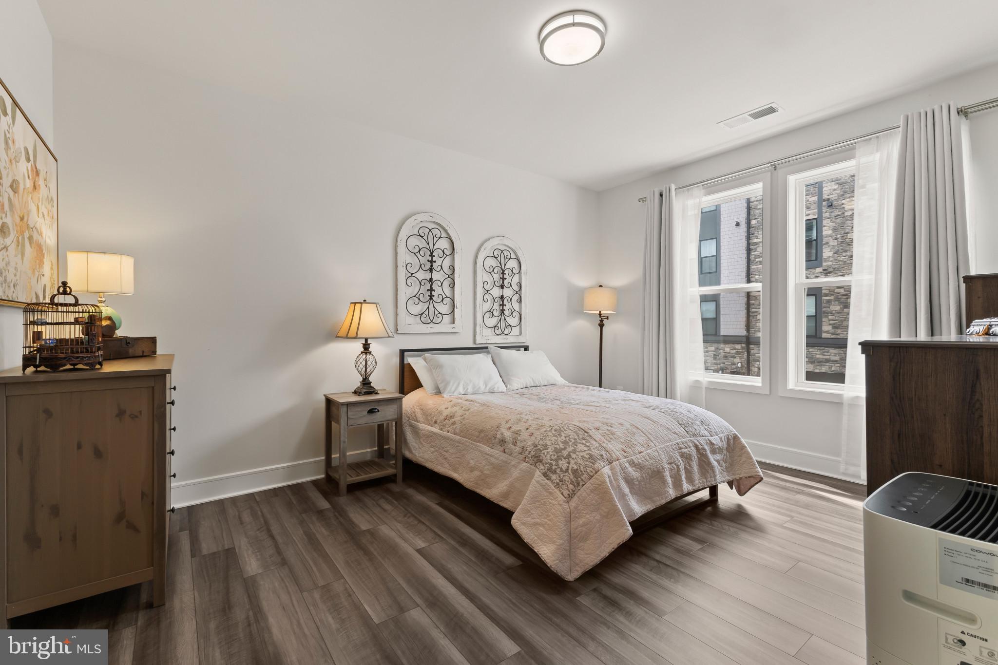 23669 GOLDEN EMBERS SQUARE 204