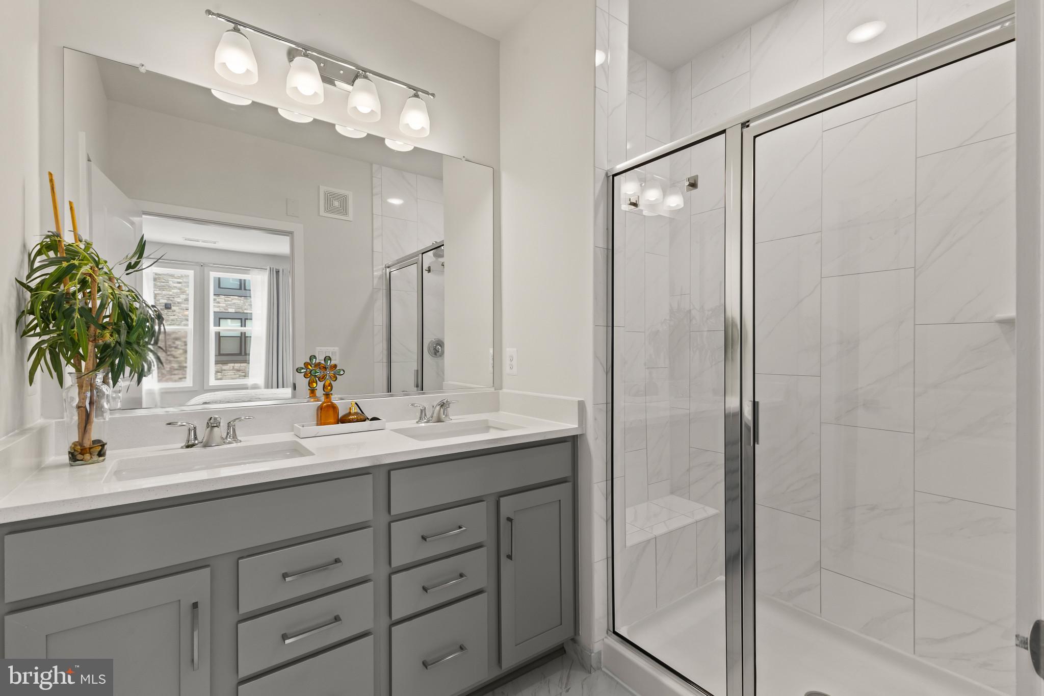 23669 GOLDEN EMBERS SQUARE 204