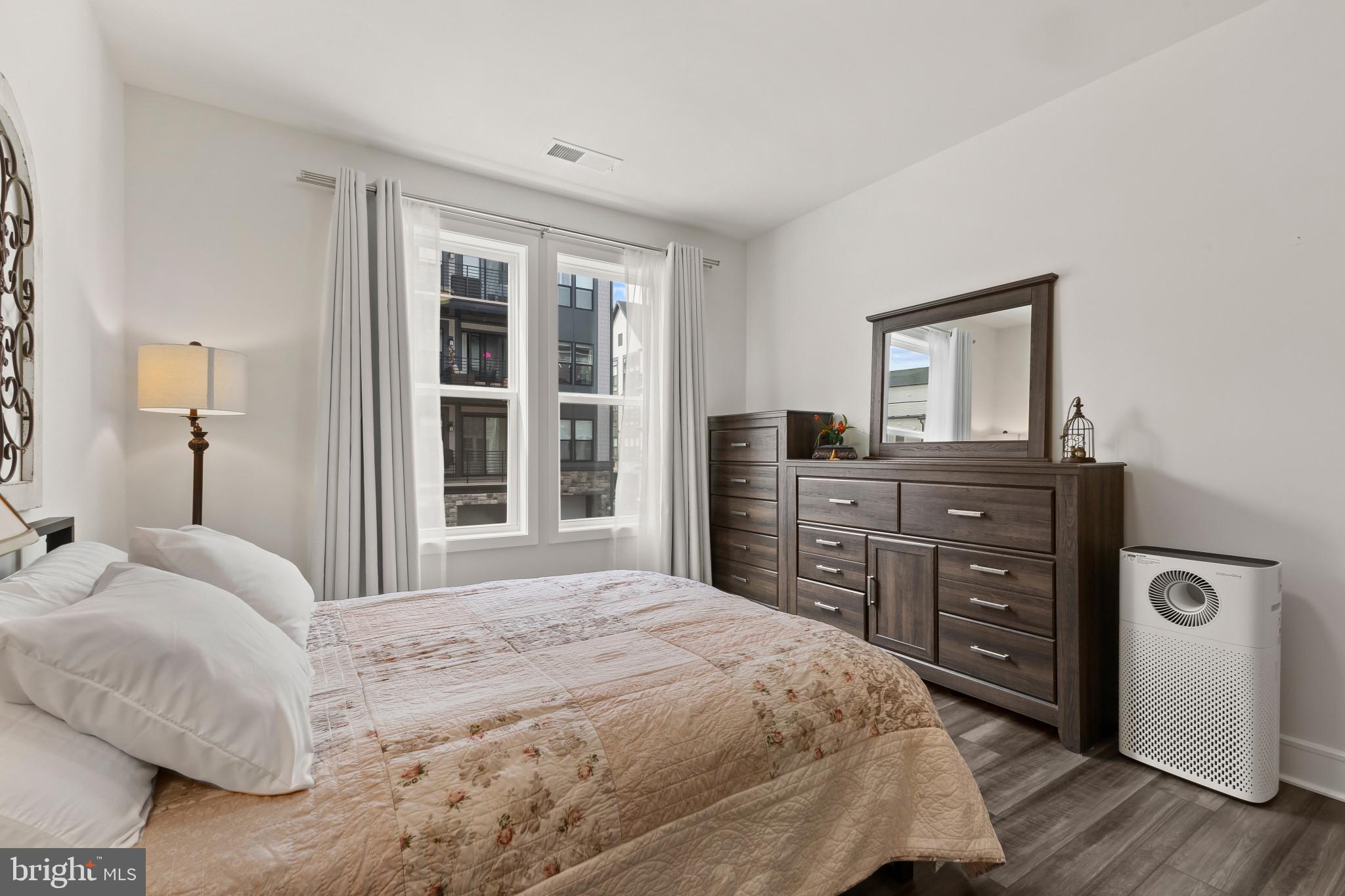 23669 GOLDEN EMBERS SQUARE 204