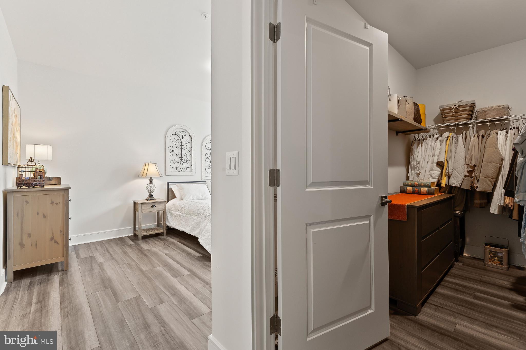 23669 GOLDEN EMBERS SQUARE 204