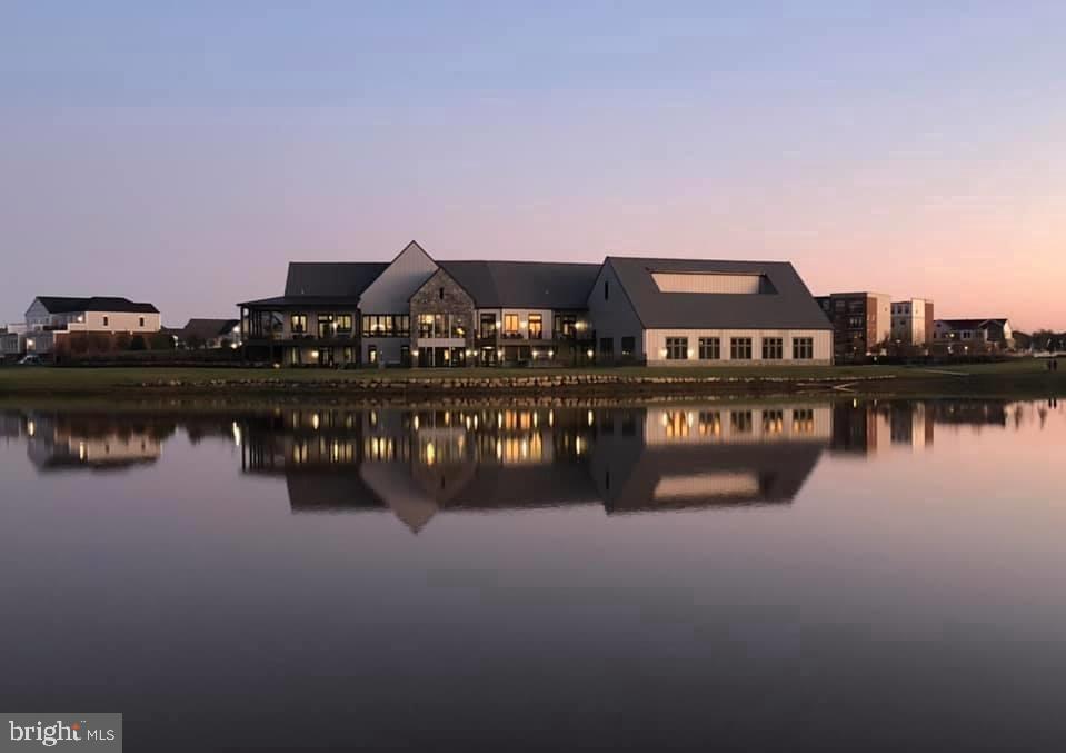 23669 GOLDEN EMBERS SQUARE 204