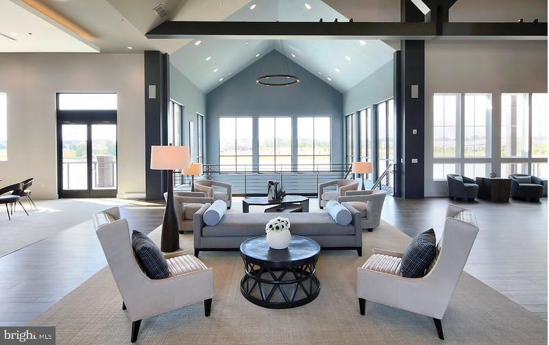 23669 GOLDEN EMBERS SQUARE 204