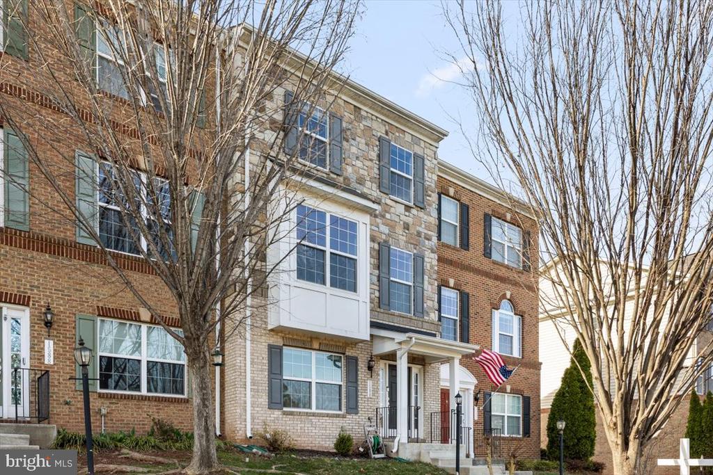 1590 KINNAIRD TERRACE NE