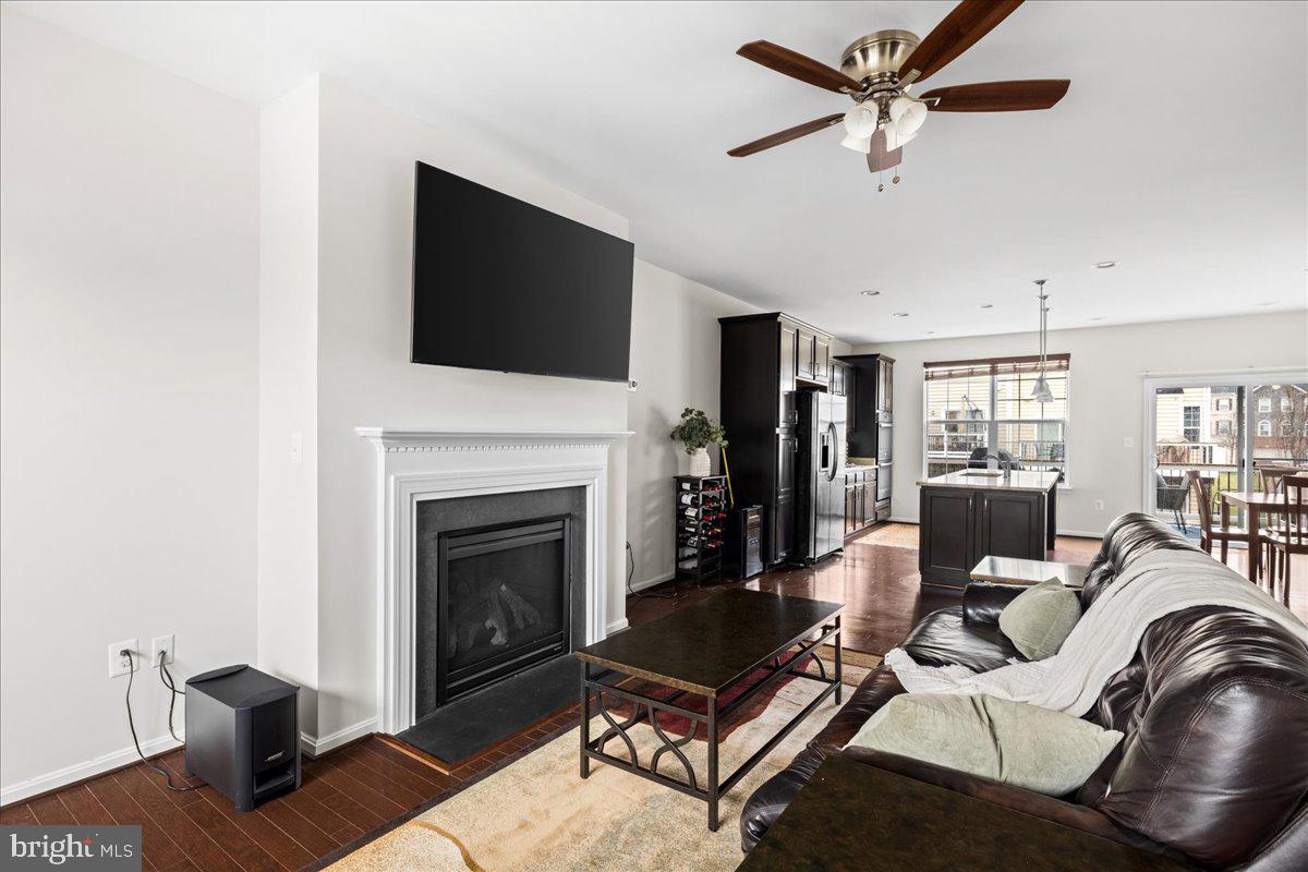 1590 KINNAIRD TERRACE NE