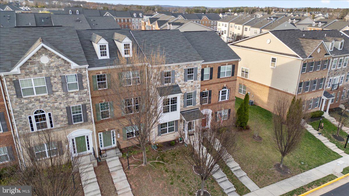 1590 KINNAIRD TERRACE NE