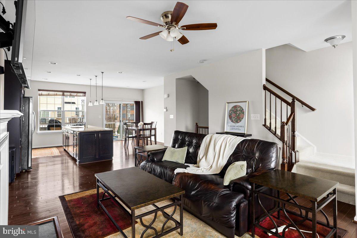 1590 KINNAIRD TERRACE NE