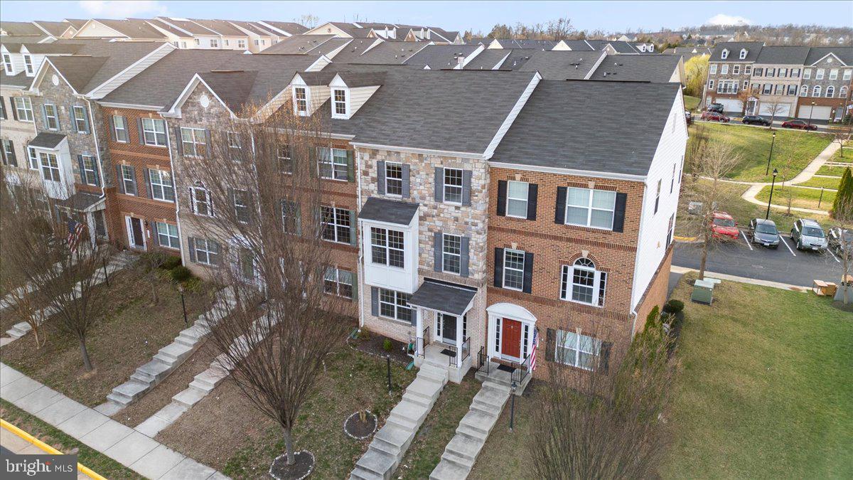 1590 KINNAIRD TERRACE NE