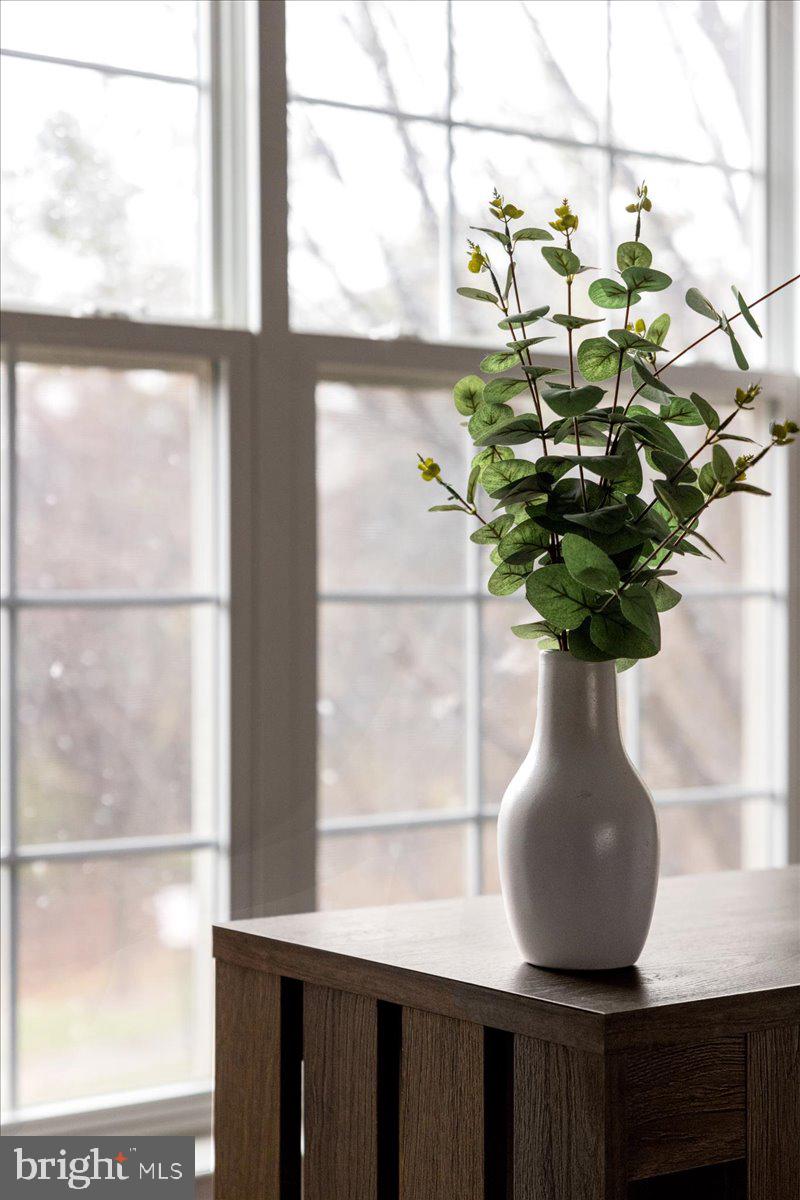 1590 KINNAIRD TERRACE NE