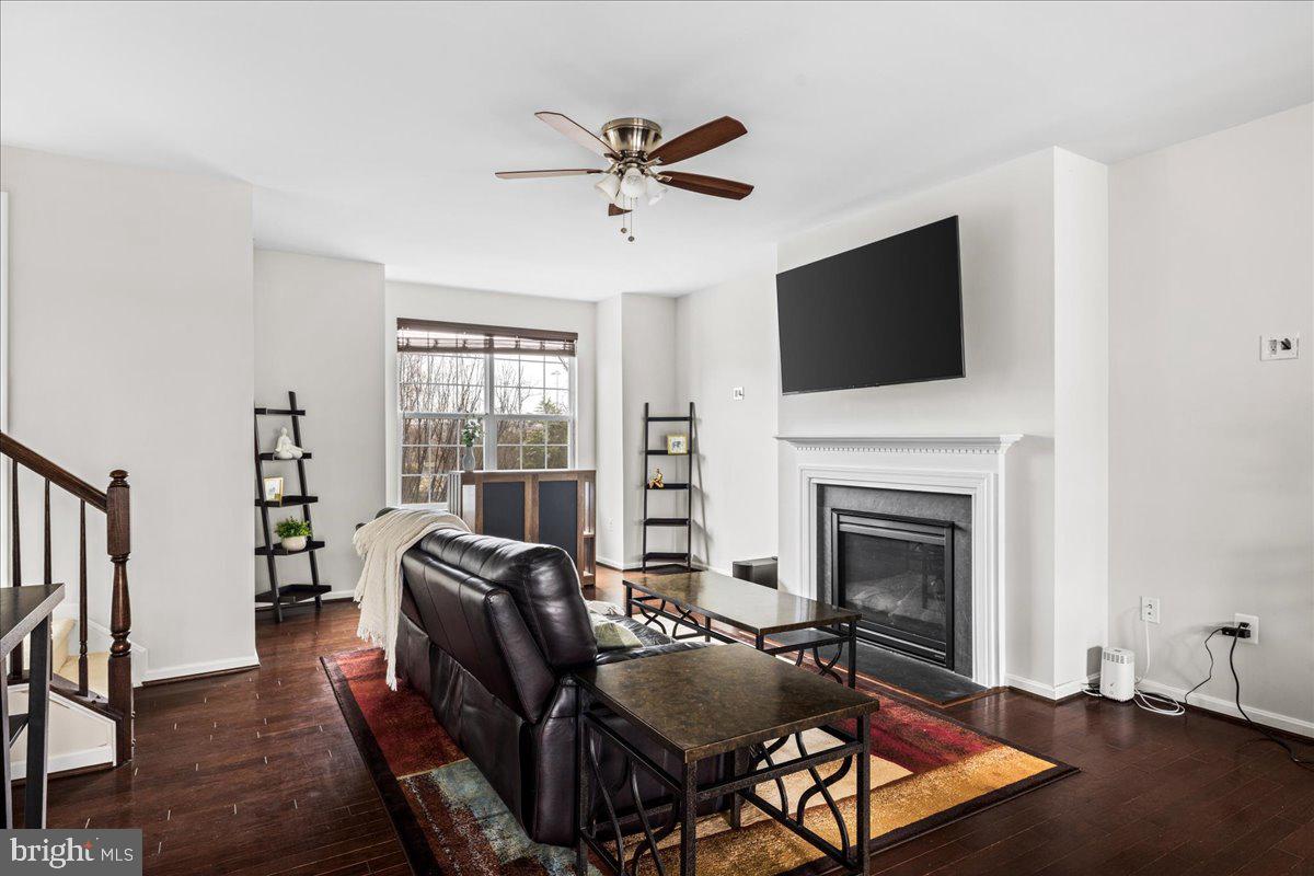 1590 KINNAIRD TERRACE NE