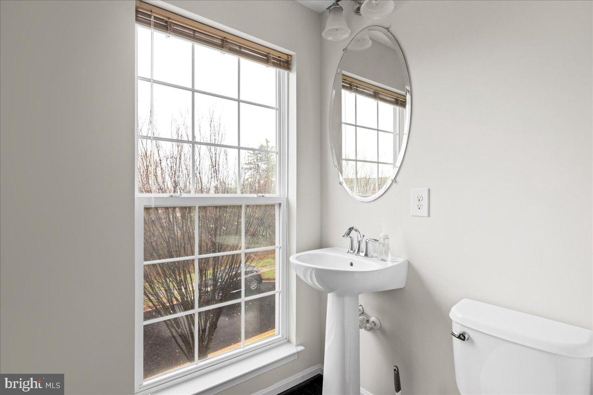 1590 KINNAIRD TERRACE NE