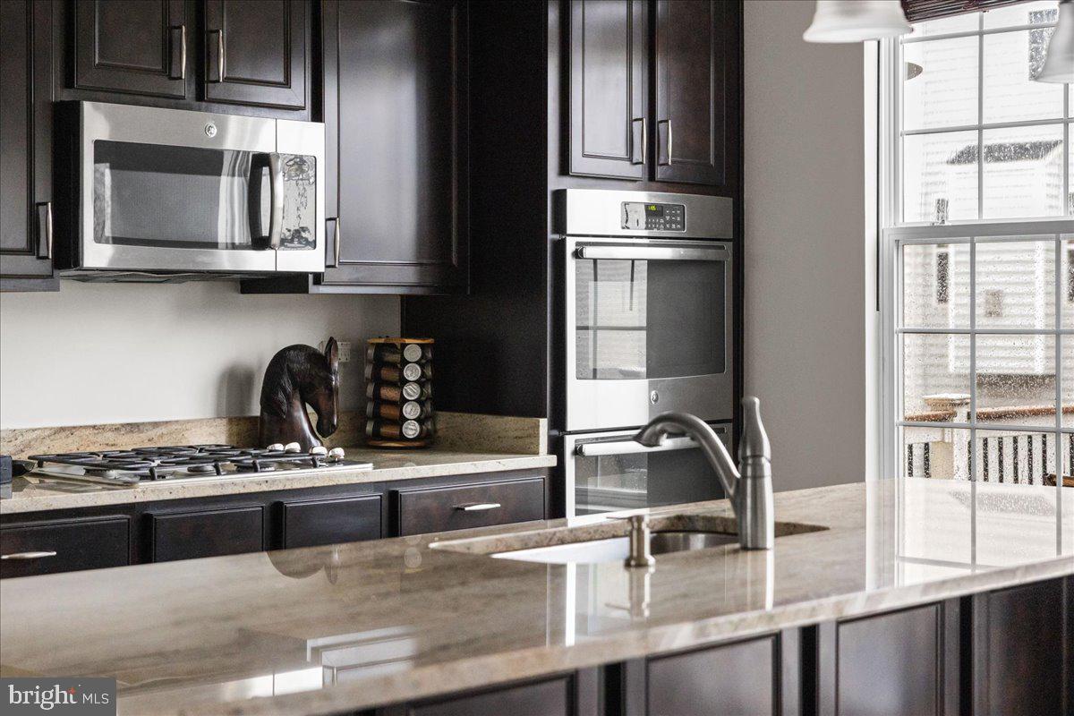 1590 KINNAIRD TERRACE NE