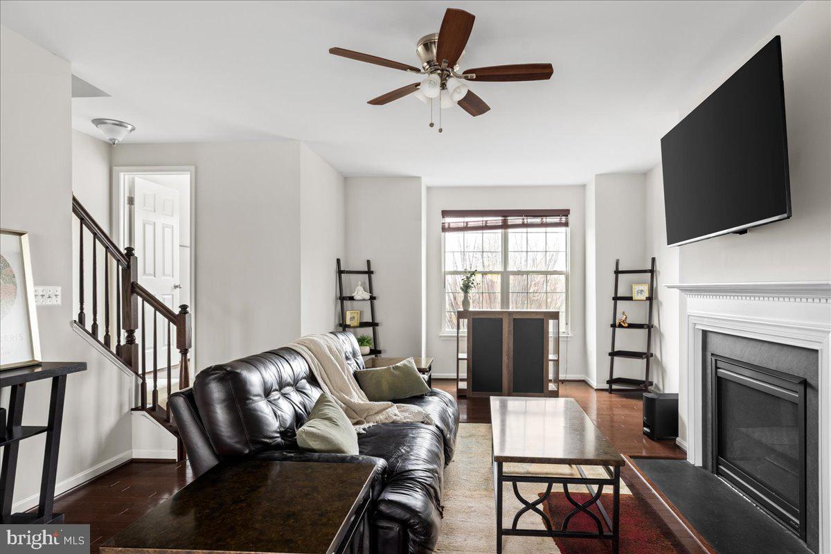 1590 KINNAIRD TERRACE NE