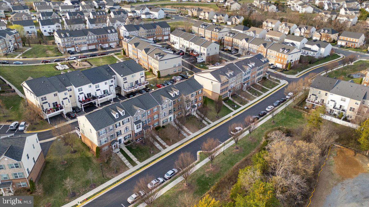 1590 KINNAIRD TERRACE NE