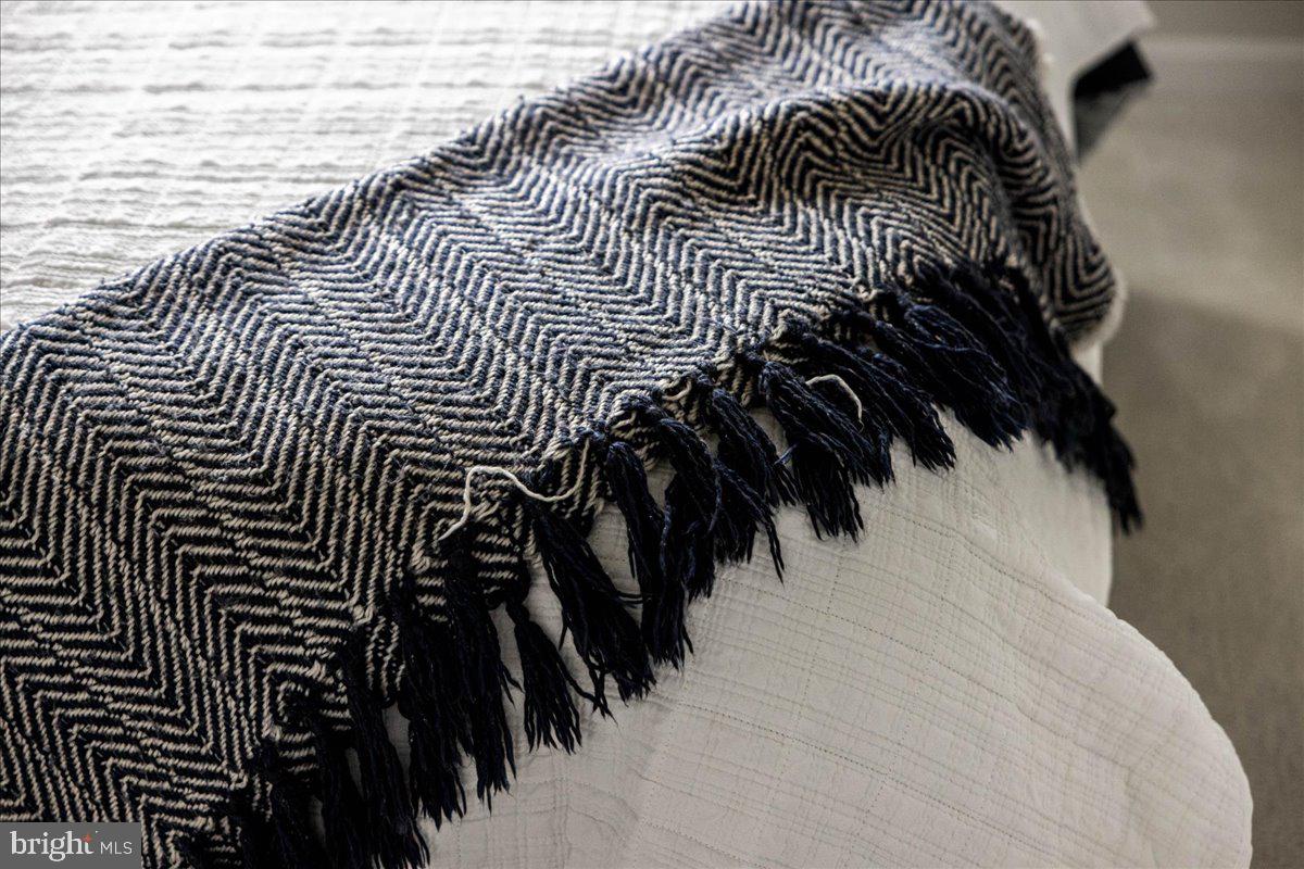 1590 KINNAIRD TERRACE NE