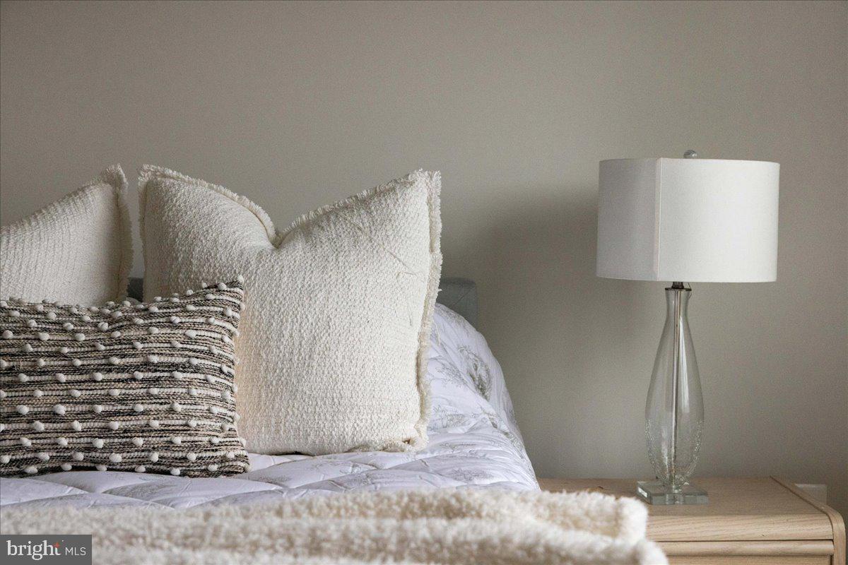 1590 KINNAIRD TERRACE NE