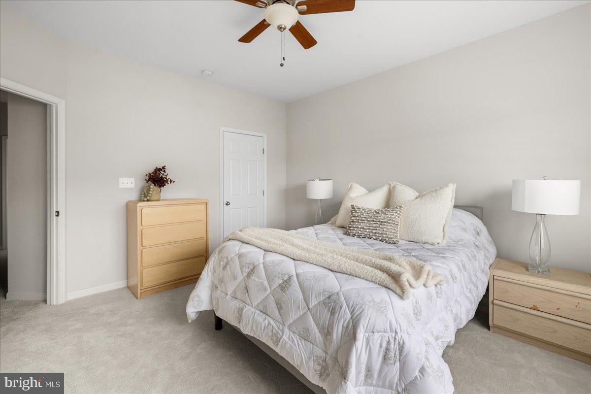 1590 KINNAIRD TERRACE NE