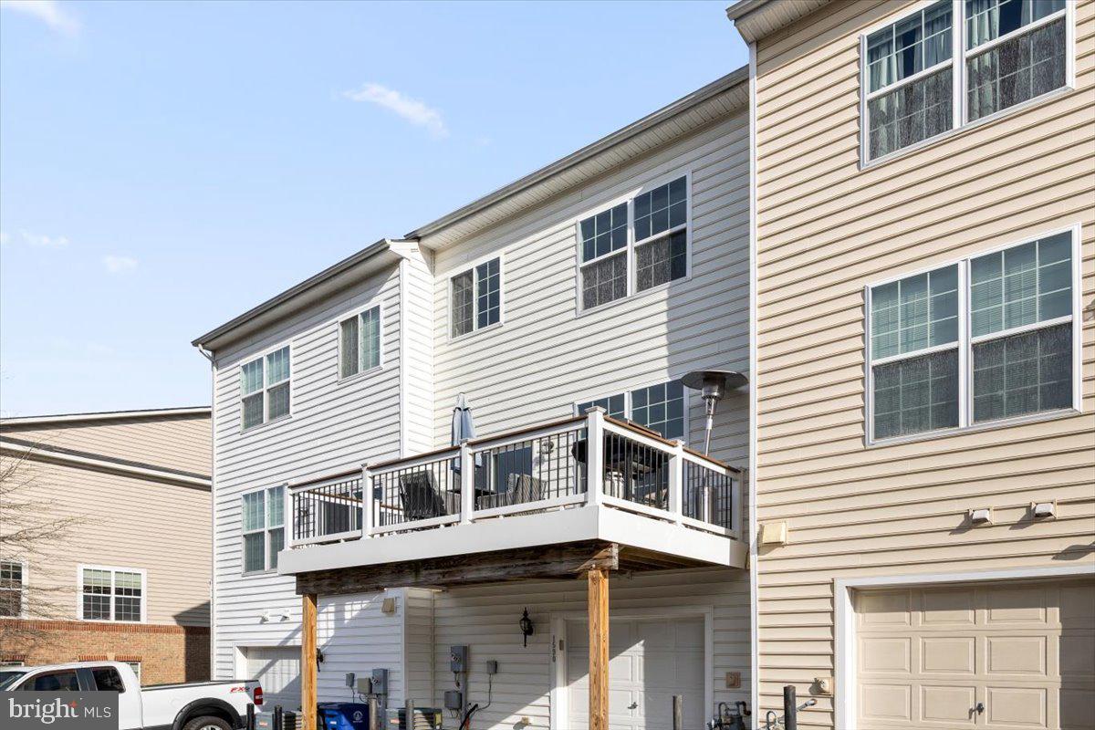 1590 KINNAIRD TERRACE NE