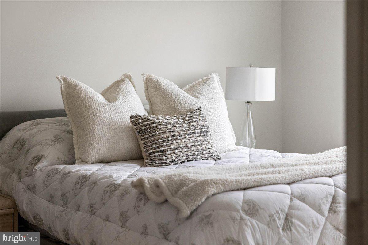 1590 KINNAIRD TERRACE NE