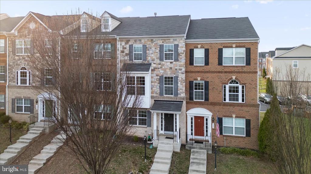 1590 KINNAIRD TERRACE NE