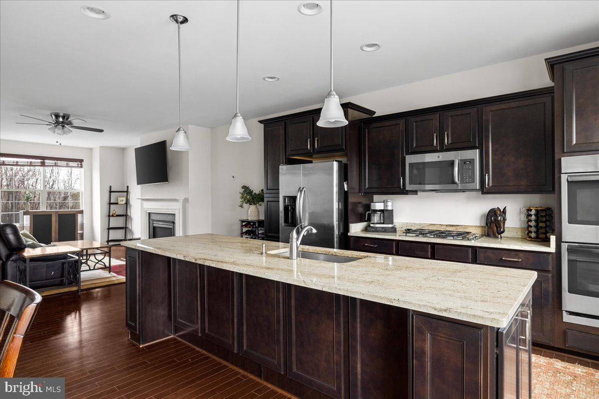 1590 KINNAIRD TERRACE NE