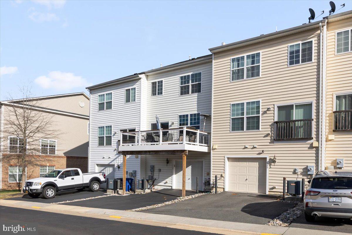 1590 KINNAIRD TERRACE NE